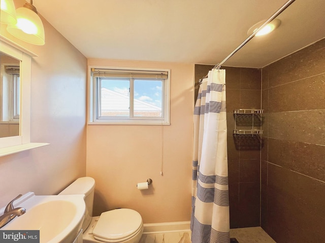 920 Vanderwood, Baltimore, MD 21228 - bathroom featuring toilet, a sink, a tile shower, and baseboards
