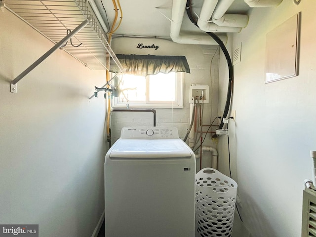 920 Vanderwood, Baltimore, MD 21228 - laundry room with washer / dryer