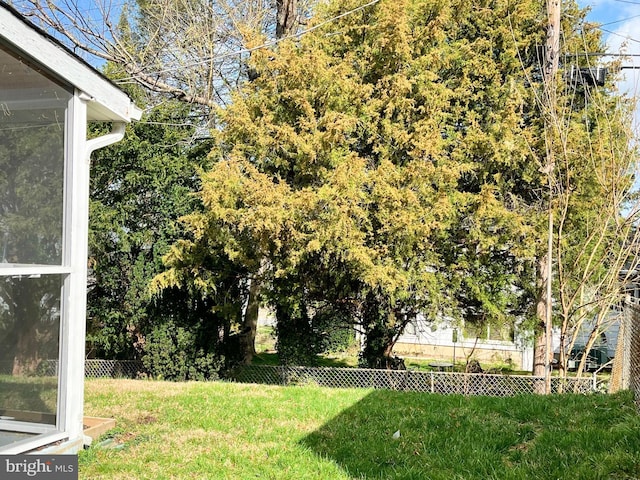 920 Vanderwood, Baltimore, MD 21228 - view of yard