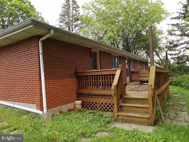 179 Mount Pleasant St, Frostburg, MD 21532 - view of wooden terrace
