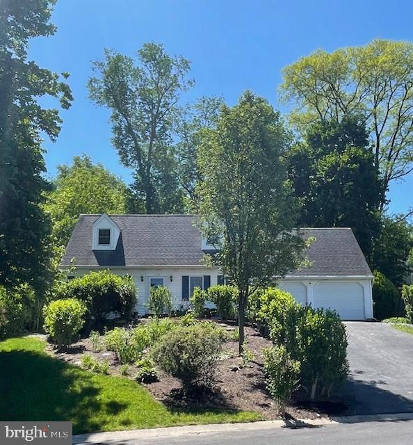 110 Hampden Dr, Mountville, PA 17554 - cape cod-style house with an attached garage and driveway