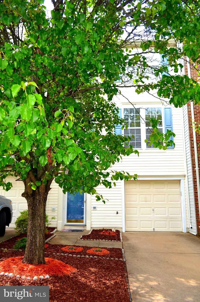 1254 Corbett Pl, Woodbridge, VA 22191 - view of front facade with concrete driveway and an attached garage