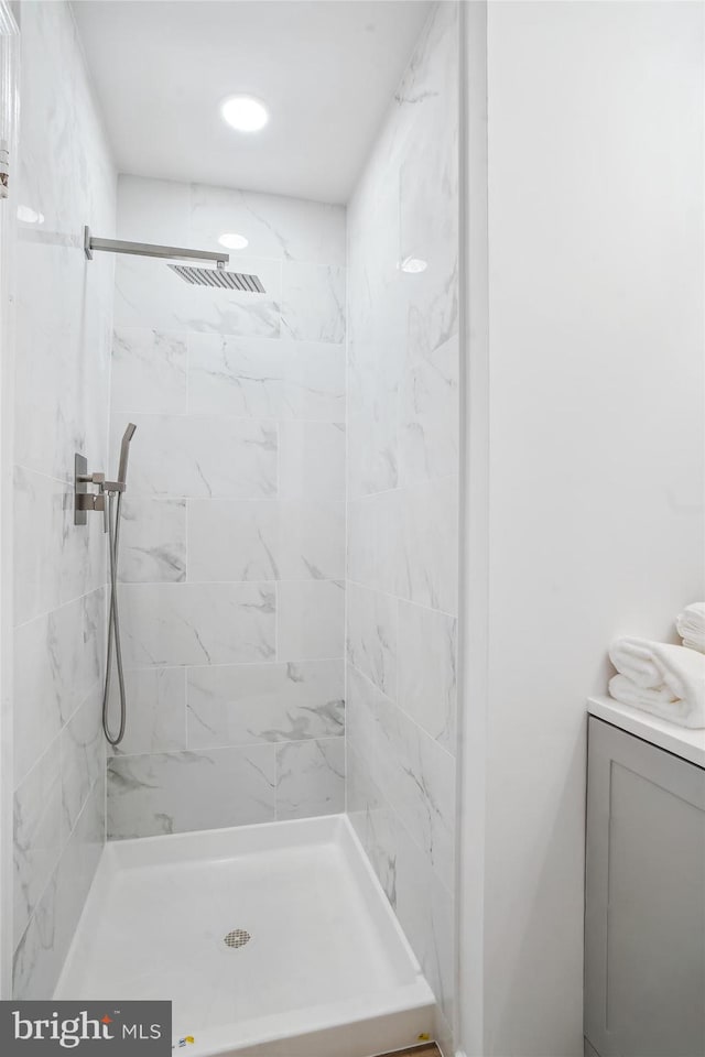 7 Supreme Ct Unit 23-4, Gaithersburg, MD 20878 - bathroom with a shower stall and vanity