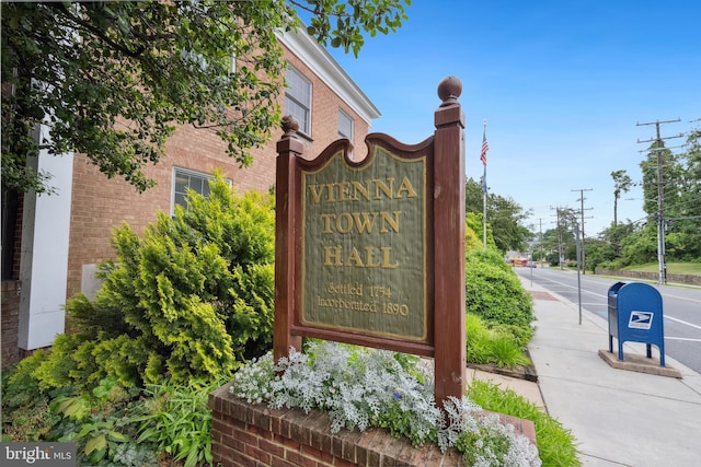 141 Center St S Unit 6, Vienna, VA 22180 - view of community / neighborhood sign