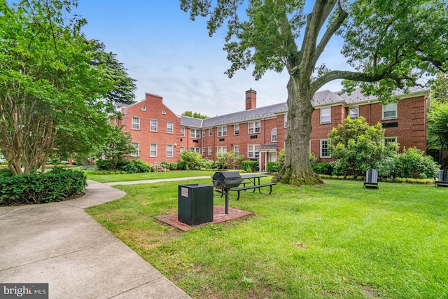 715 S Washington St Unit A-13, Alexandria, VA 22314 - surrounding community with a lawn