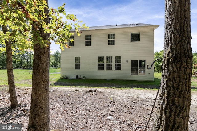 251 Rock Raymond Dr, Stafford, VA 22554 - rear view of property featuring a lawn