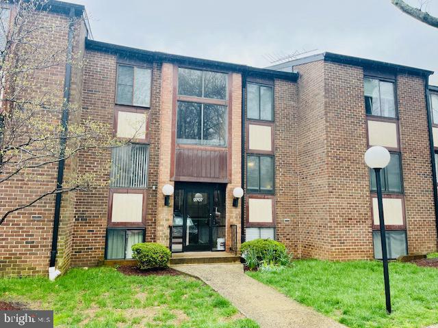 9707 Kings Crown Ct Unit 101, Fairfax, VA 22031 - view of building exterior