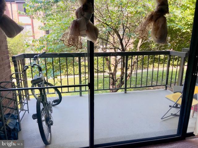 9707 Kings Crown Ct Unit 101, Fairfax, VA 22031 - view of balcony