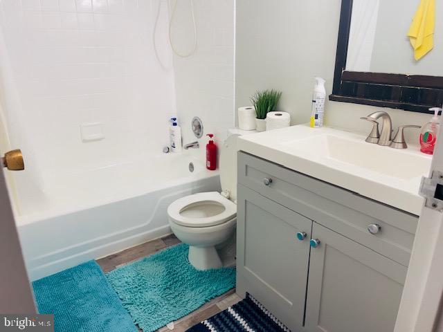 9707 Kings Crown Ct Unit 101, Fairfax, VA 22031 - bathroom with vanity and shower / tub combination