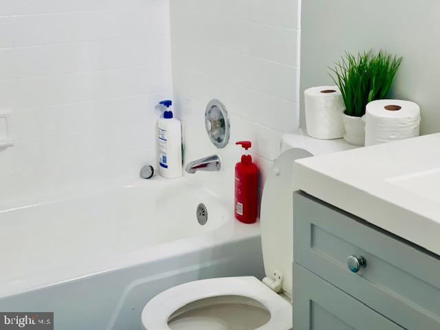 9707 Kings Crown Ct Unit 101, Fairfax, VA 22031 - full bathroom featuring shower / bathtub combination and vanity