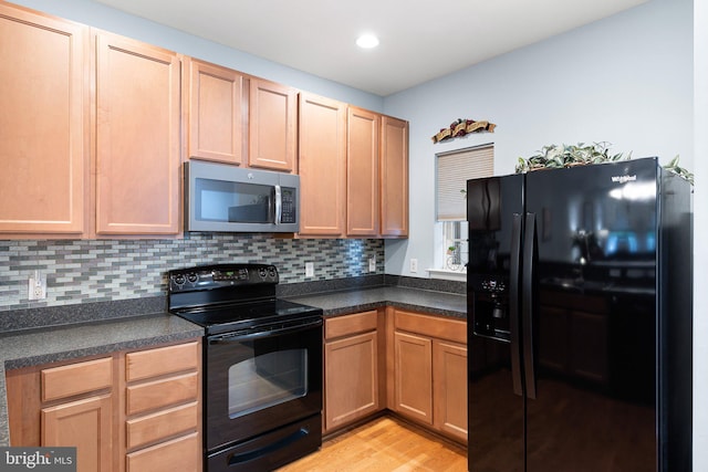 101 Colonial Downs Ct Unit 1305, Newark, DE 19702 - kitchen featuring black appliances, dark countertops, decorative backsplash, light wood-type flooring, and recessed lighting