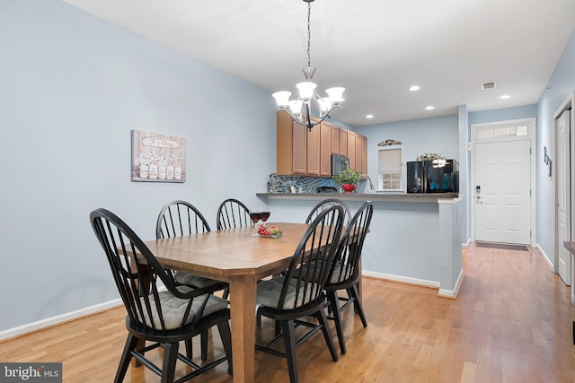 101 Colonial Downs Ct Unit 1305, Newark, DE 19702 - dining room featuring a chandelier, light wood-style floors, baseboards, and recessed lighting