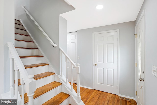 3414 Tyburn Tree Ct, Herndon, VA 20171 - staircase featuring wood finished floors, baseboards, and recessed lighting