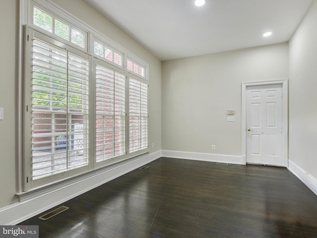 1496 Evans Farm Dr, Mclean, VA 22101 - empty room featuring healthy amount of natural light, dark wood-style floors, baseboards, and recessed lighting