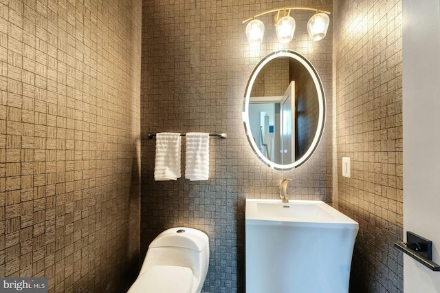 24824 Scarlet Maple Ct, Aldie, VA 20105 - bathroom with tile walls and toilet