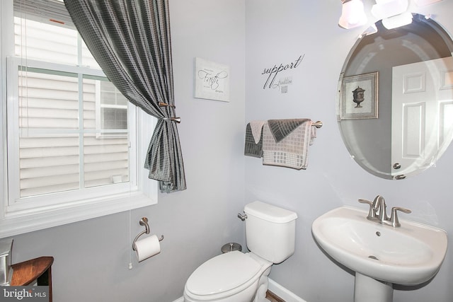 13763 Deacons Way, Gainesville, VA 20155 - bathroom featuring toilet, a sink, and baseboards