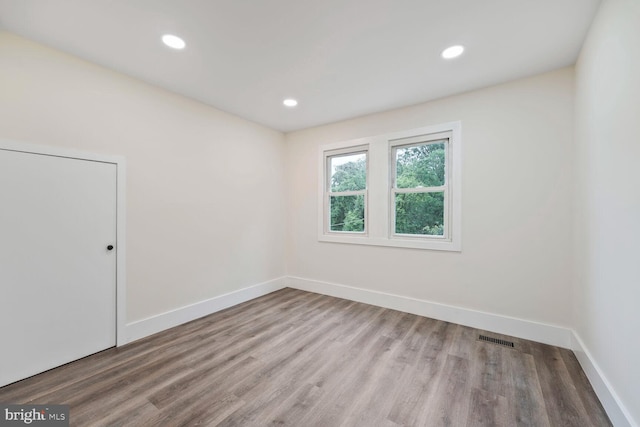 2908 Parkland Dr, District Heights, MD 20747 - spare room featuring baseboards, wood finished floors, and recessed lighting