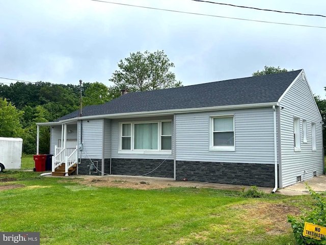423 S E Ave, Bridgeton, NJ 08302 - view of front facade featuring a front yard, entry steps, and roof with shingles
