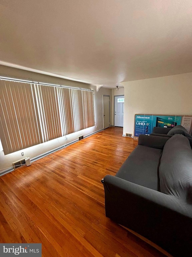423 S E Ave, Bridgeton, NJ 08302 - living room featuring wood finished floors