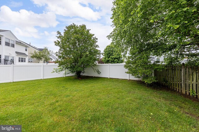 211 Spruce Trl, Woolwich Twp, NJ 08085 - view of fenced backyard