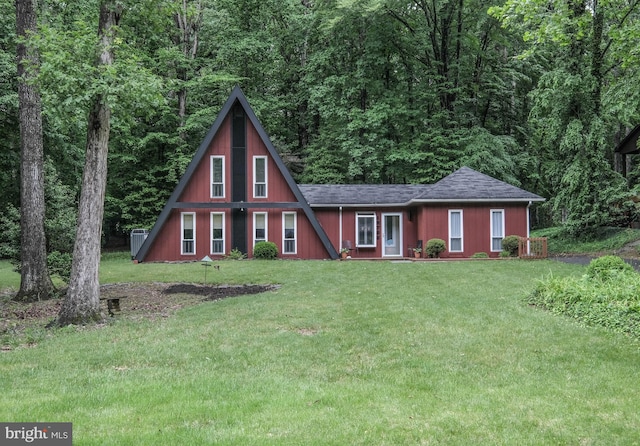 12798 Forest Oak Ct, Manassas, VA 20112 - a-frame home featuring a front yard and a wooded view