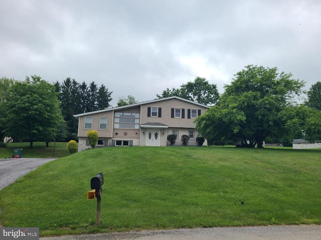 49 Valley View Dr, Hanover, PA 17331 - view of front of property with a front lawn and driveway