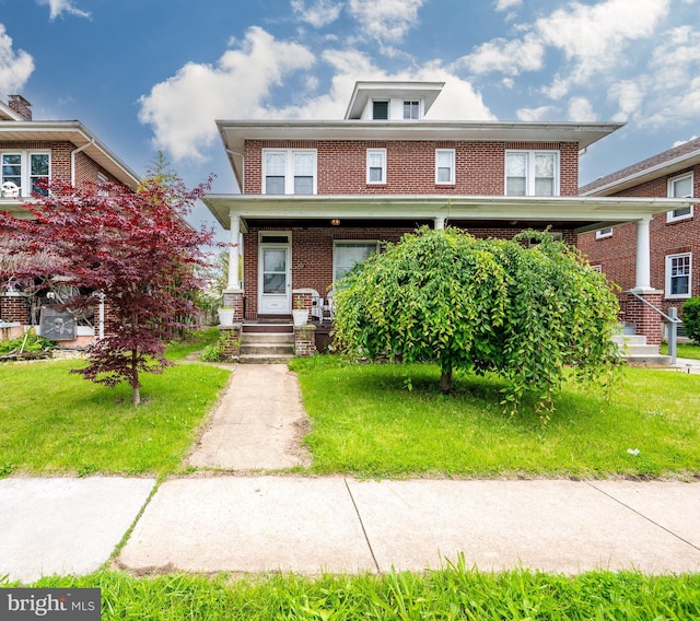 204 Madison Ave, Reading, PA 19605 - american foursquare style home featuring brick siding and a front lawn