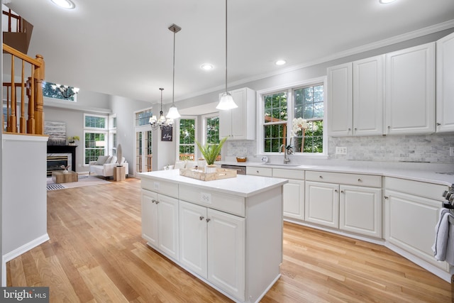 47561 Hidden Cove Ct, Sterling, VA 20165 - kitchen with a sink, crown molding, a chandelier, light wood-style flooring, and tasteful backsplash