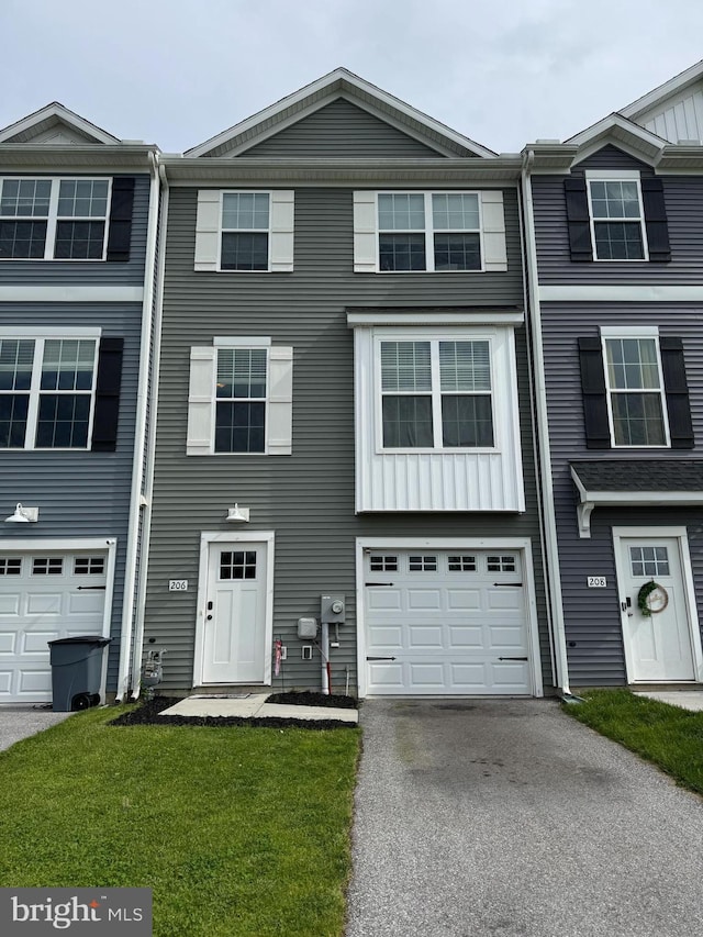 206 Overlook Dr, Hanover, PA 17331 - view of property with asphalt driveway and a front lawn