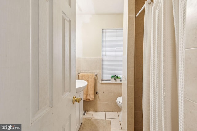 766 S 18th St, Philadelphia, PA 19146 - full bath with tile walls, tile patterned flooring, toilet, curtained shower, and wainscoting