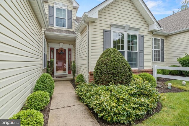 142 Wyndham Woods Way, Hatfield, PA 19440 - entrance to property with roof with shingles