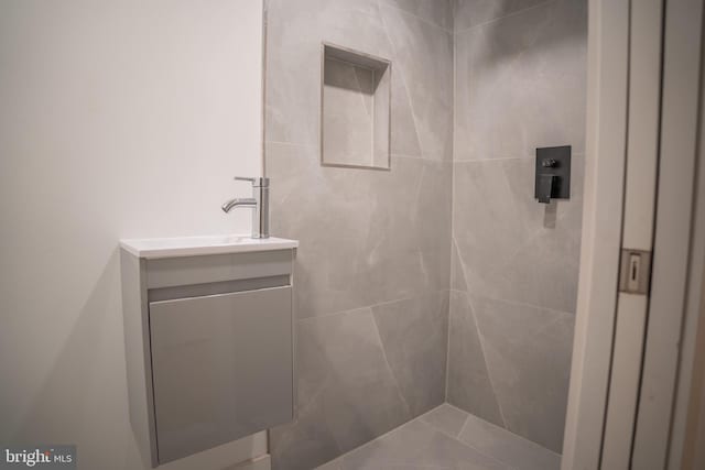 740 S Chris Columbus Blvd Unit 15, Philadelphia, PA 19147 - bathroom featuring vanity and tiled shower