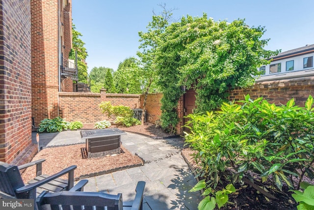 1225 Stuart Robeson Dr, Mclean, VA 22101 - fenced backyard with a patio area