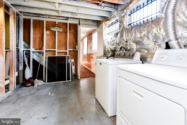 10903 Exeter Ct, Upper Marlboro, MD 20774 - washroom with independent washer and dryer
