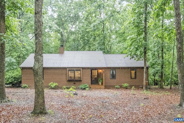 6 Axle Tree Rd, Palmyra, VA 22963 - view of front of home featuring a chimney and a shingled roof