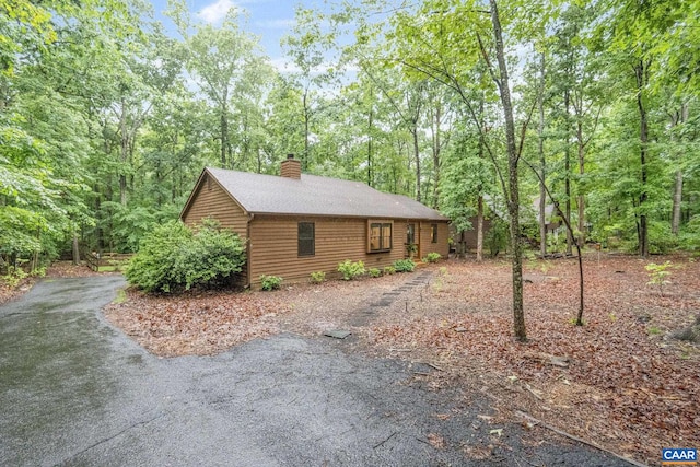 6 Axle Tree Rd, Palmyra, VA 22963 - view of side of home with a chimney