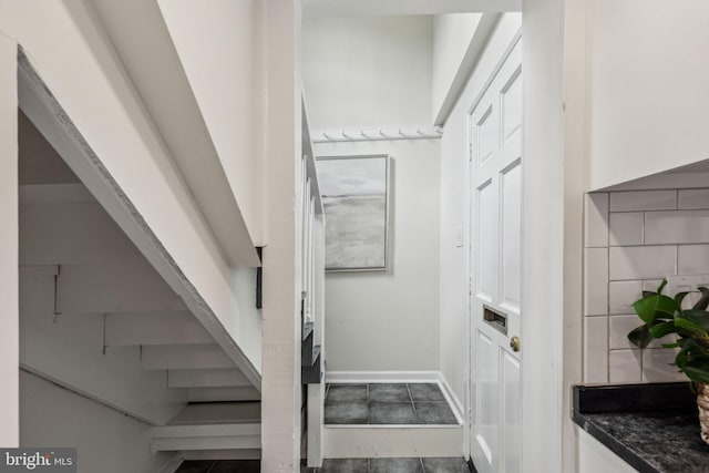 106 Bainbridge St, Philadelphia, PA 19147 - staircase with baseboards
