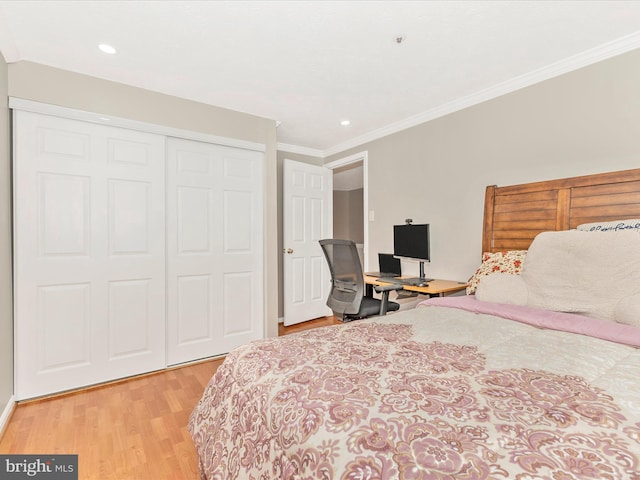 20523 Staffordshire Dr, Germantown, MD 20874 - bedroom with light wood finished floors, a closet, ornamental molding, recessed lighting, and baseboards