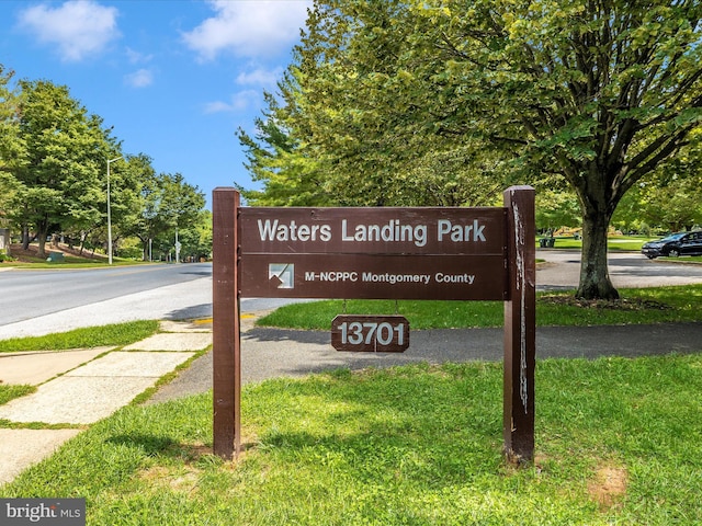 20523 Staffordshire Dr, Germantown, MD 20874 - view of community sign