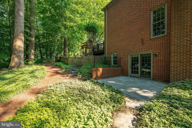 1091 Old Cedar Rd, Mclean, VA 22102 - view of yard with a patio area