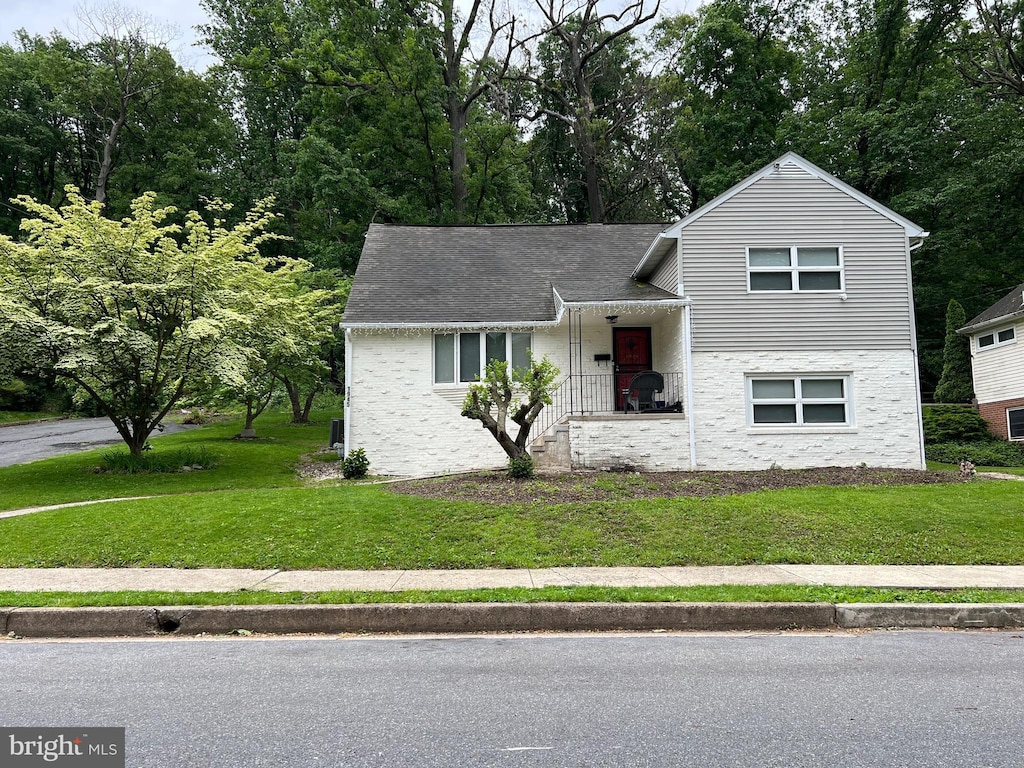 1945 Lorraine Rd, Reading, PA 19604 - tri-level home featuring a front lawn and covered porch