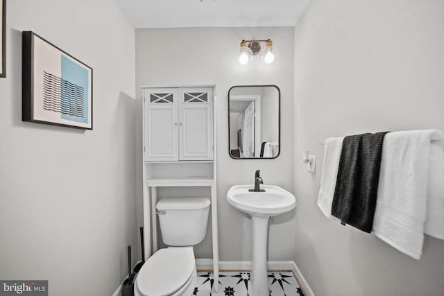 12794 Silvia Loop, Woodbridge, VA 22192 - bathroom with baseboards and toilet
