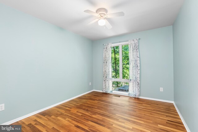 5305 Thunder Hill Rd, Columbia, MD 21045 - unfurnished room featuring wood finished floors, baseboards, and ceiling fan