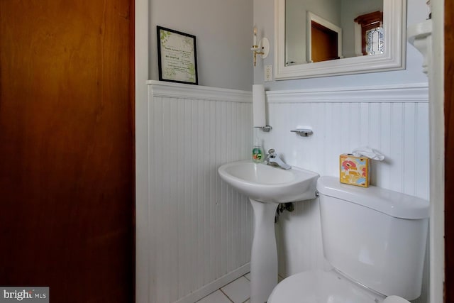 172 Chippewa Trl, Medford Lakes, NJ 08055 - bathroom featuring toilet, wainscoting, and tile patterned floors