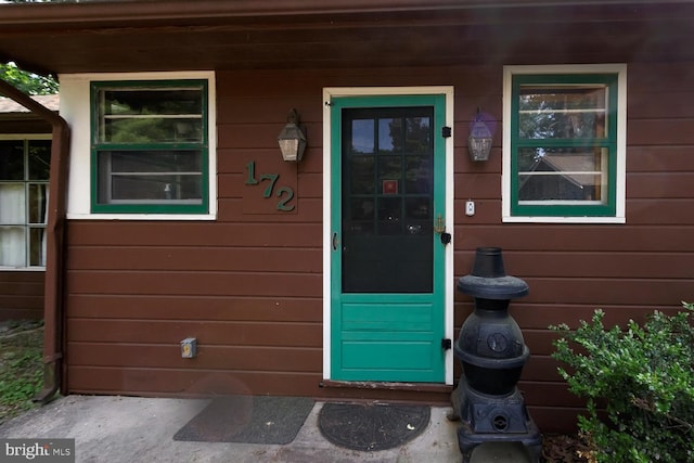 172 Chippewa Trl, Medford Lakes, NJ 08055 - view of exterior entry featuring a porch