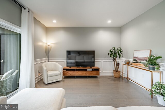 1009 Lakeview Ct Unit 1009, King Of Prussia, PA 19406 - living area with wood finished floors, a wainscoted wall, recessed lighting, and a decorative wall