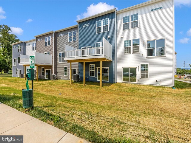 108 Spring Bank Way, Frederick, MD 21701 - rear view of property with a yard