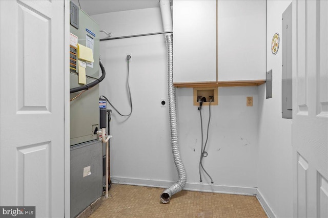 3203 Falcon Ln Ste 311, Wilmington, DE 19808 - laundry area featuring electric dryer hookup, washer hookup, cabinet space, and baseboards