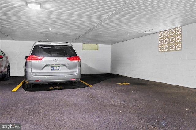 3203 Falcon Ln Ste 311, Wilmington, DE 19808 - parking garage featuring concrete block wall