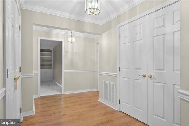 3203 Falcon Ln Ste 311, Wilmington, DE 19808 - hall featuring a chandelier, light wood-style flooring, ornamental molding, and baseboards